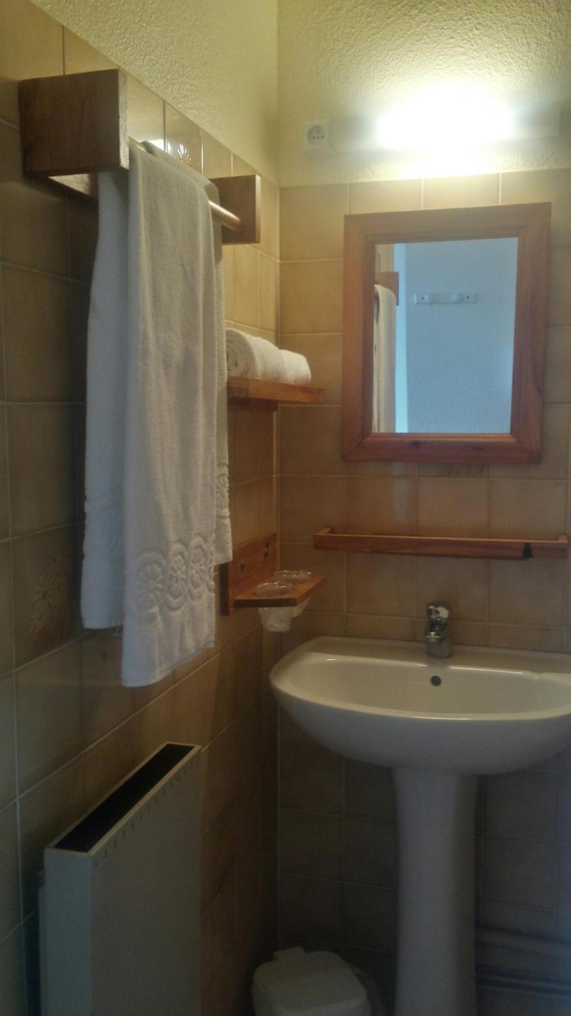 Hotel Yaka เลส์ อองเจลส์ ห้อง รูปภาพ
